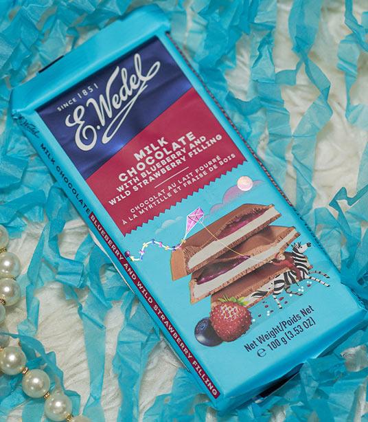 Wedel Milk Chocolate With Blueberry & Wild Strawberry Filling Bar